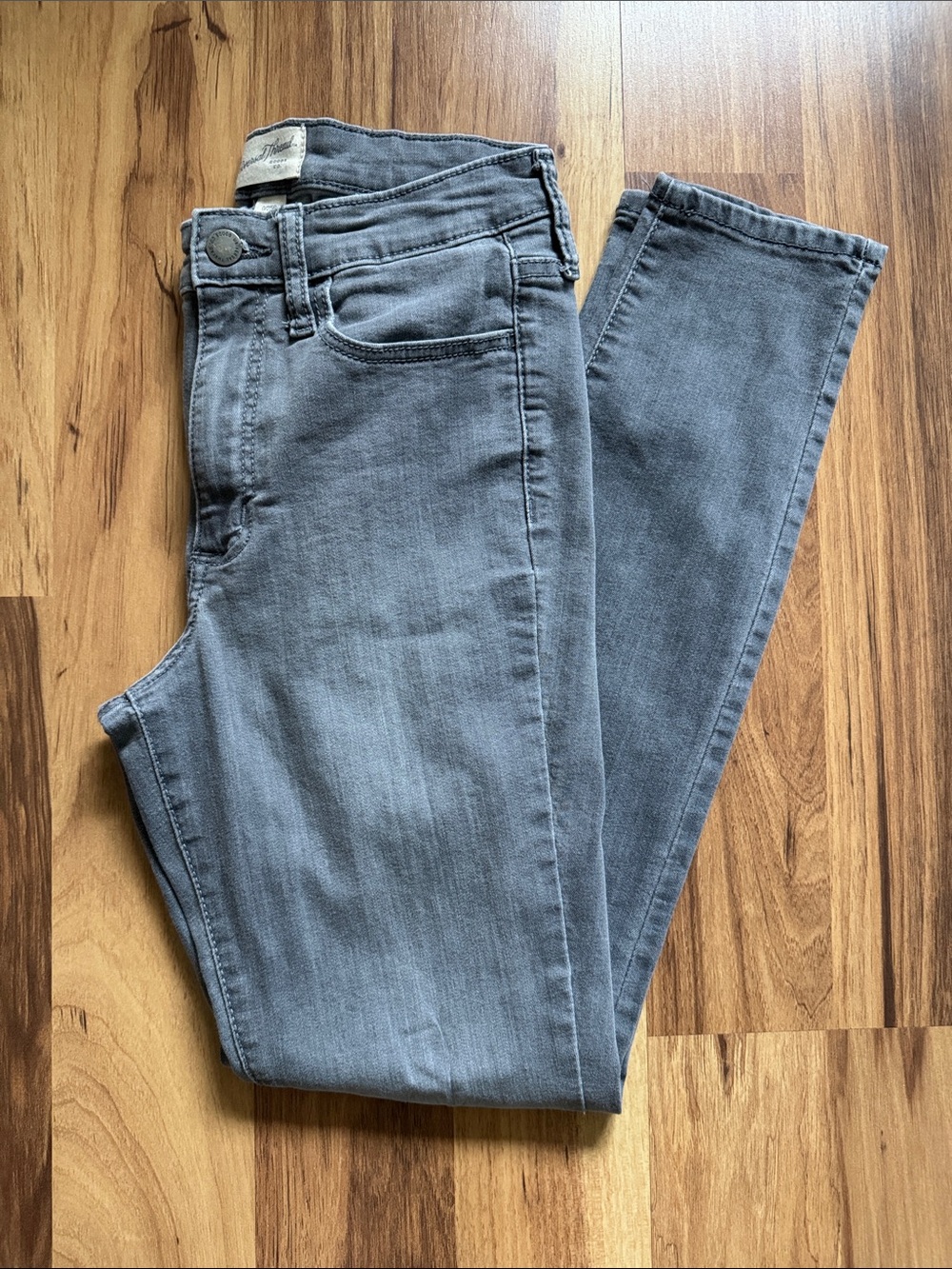 Universal Thread Women's Light Gray Skinny Jeans